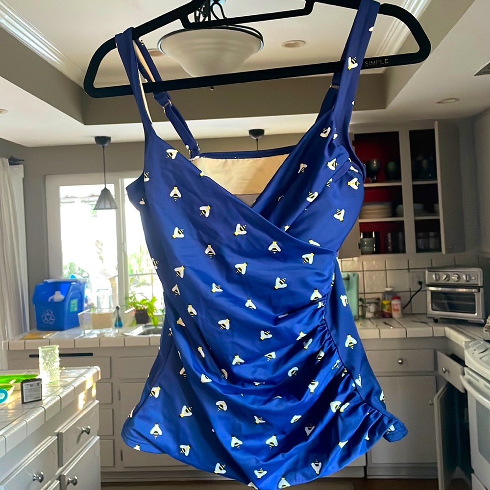 Miraclesuit tankini top size 6
